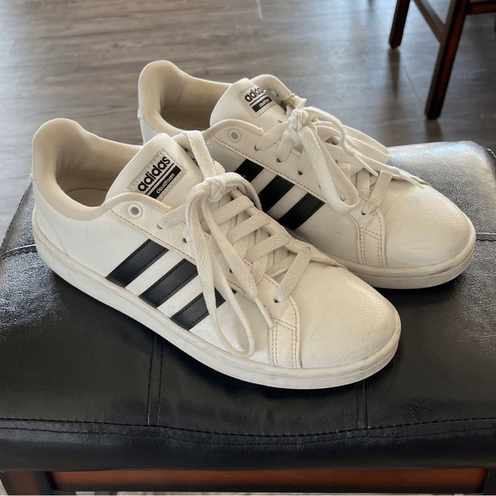 Women’s Adidas Sneakers size 8
